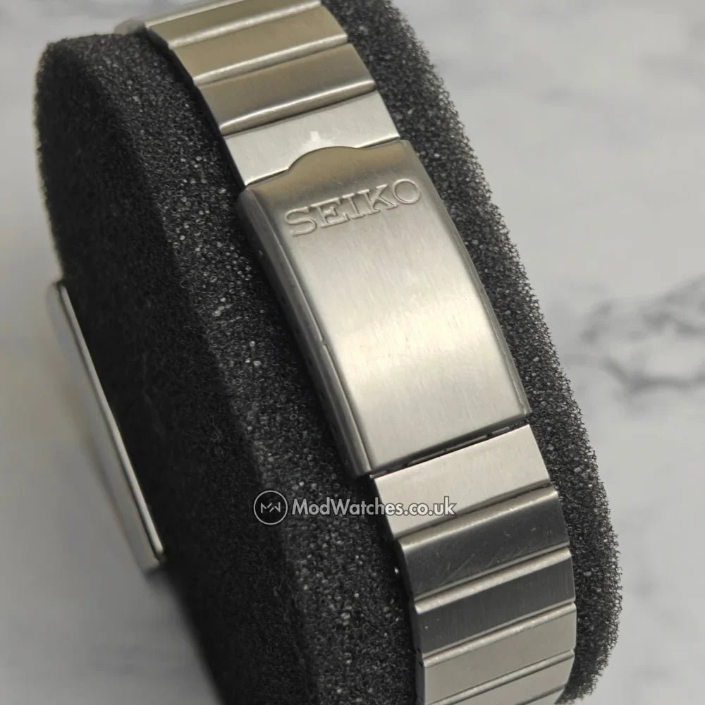 seiko 5 vintage blue square tv dial automatic watch (1977) seiko 5 vintage blue square tv dial automatic watch (1977)